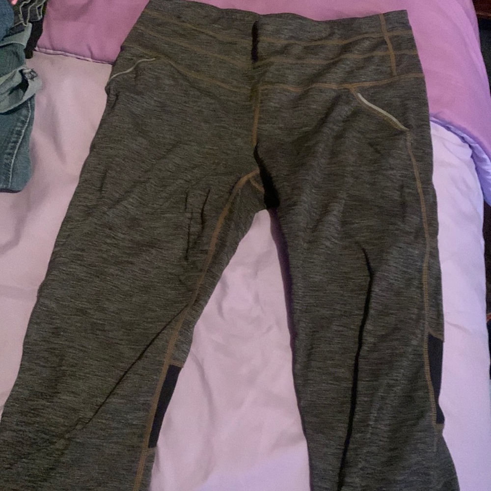 Athletic leggings